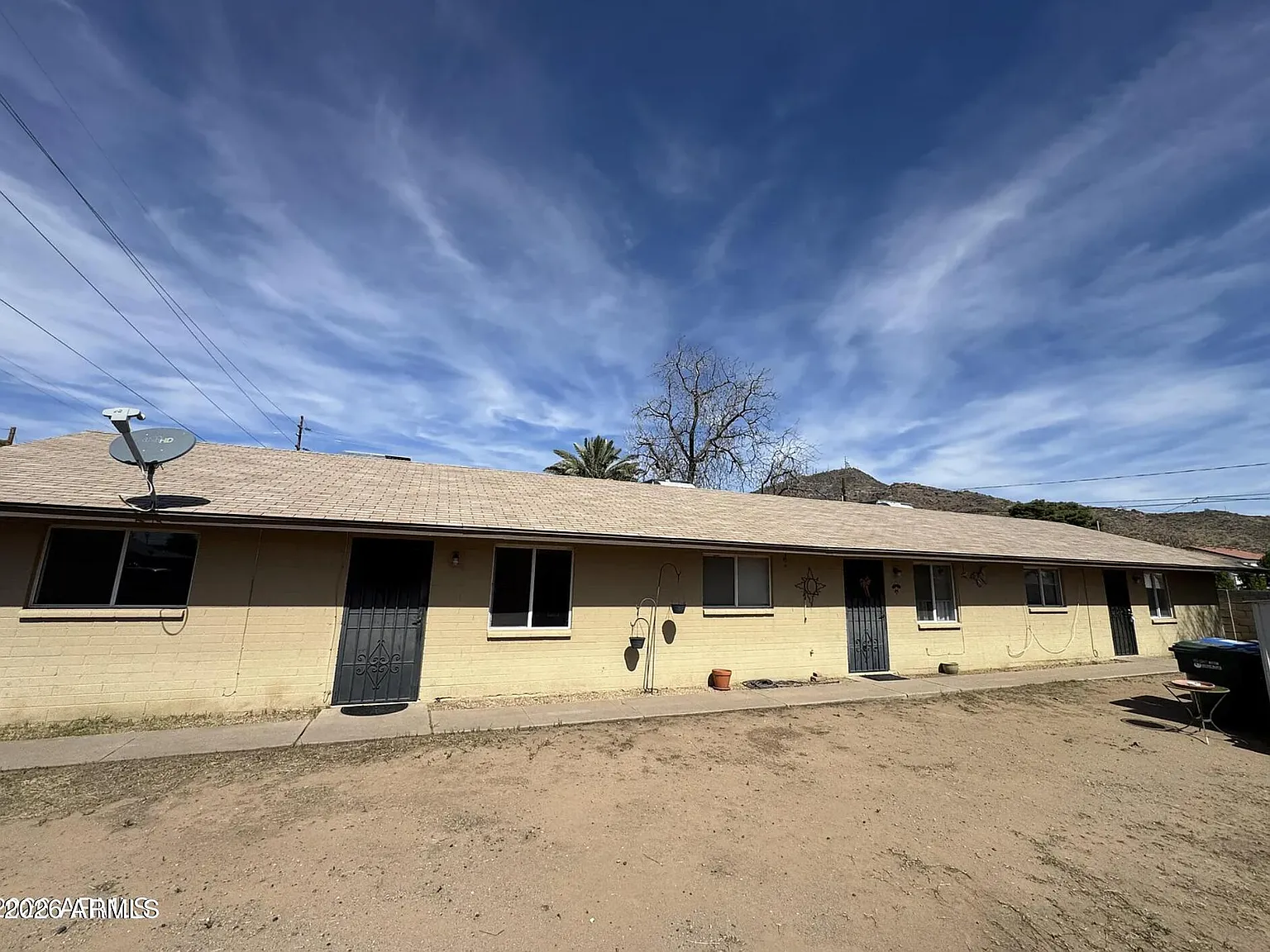 2 bed, 1.0 bath, 2446 sqft, $1,250 — Photo 2