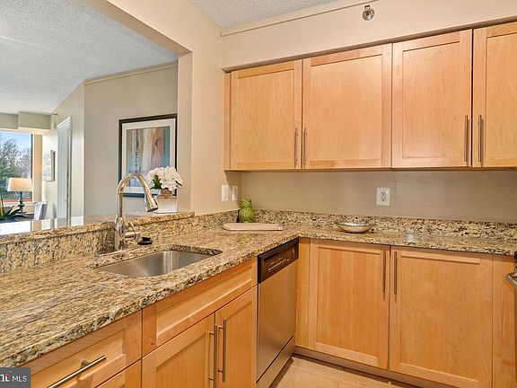 4th image of 10101 Grosvenor Pl APT 701