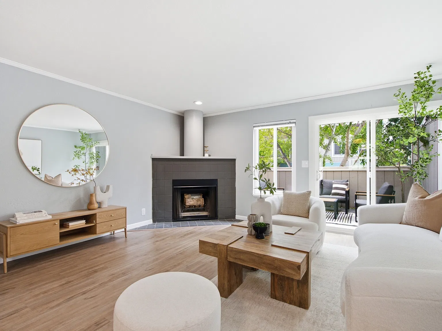 2 bed, 1.5 bath, 1182 sqft, $4,300 — Photo 2