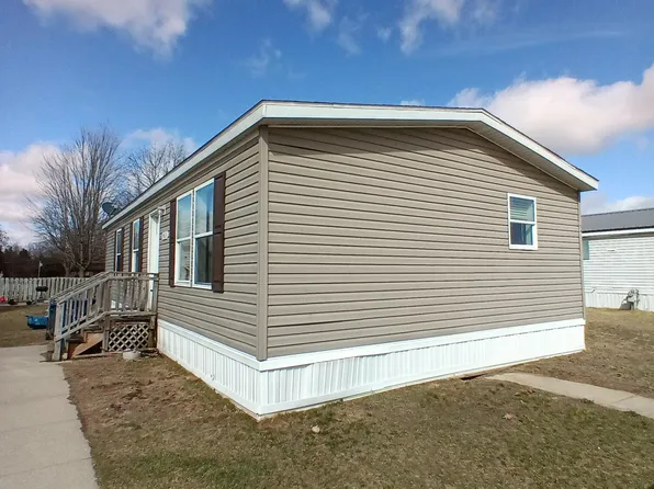 5413 E Clover Ln, Mount Pleasant, MI 48858