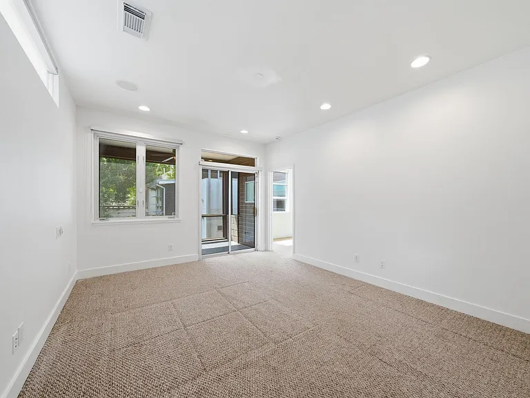 7002 Newcastle St — Photo 23