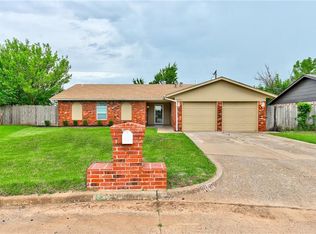 9901 Nichols Rd, The Village, OK 73120