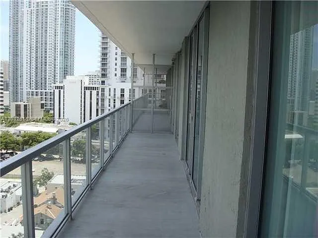 1111 SW 1st Ave #1522 — Photo 9