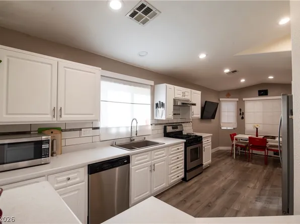 4906 Drifting Pebble St, North Las Vegas, NV 89081