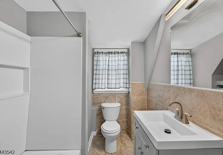 439 7th Ave #R2 — Photo 9
