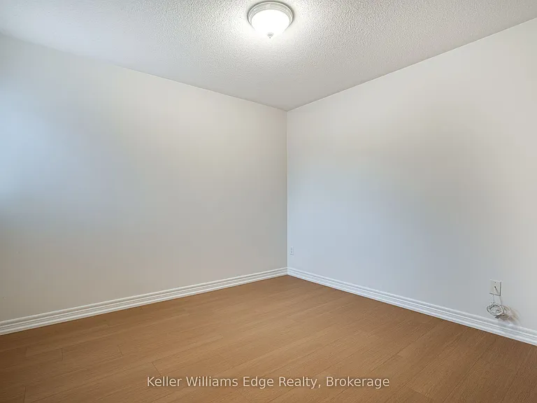 93 Glendarling Cres — Photo 32