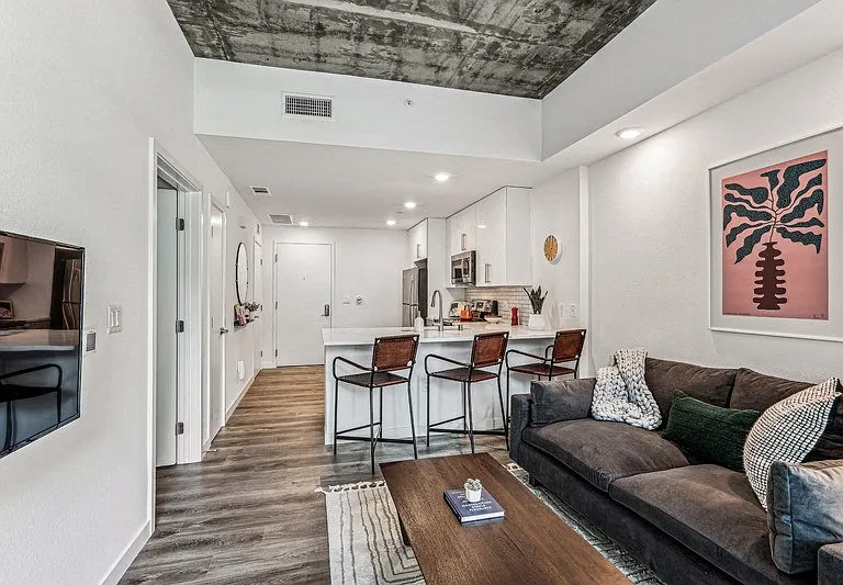Link Apartments Four12 — Photo 7