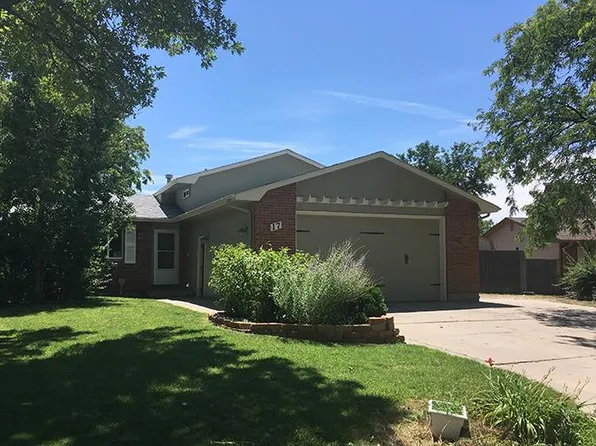 17 Mayweed Ct, Pueblo, CO 81001