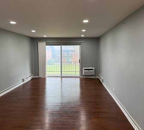 2nd image of 1900 W Knightsbridge Dr APT 1A