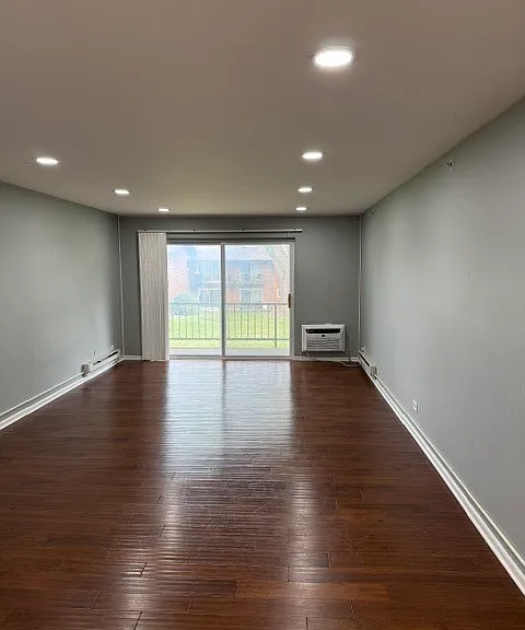 1900 W Knightsbridge Dr #1A — Photo 2