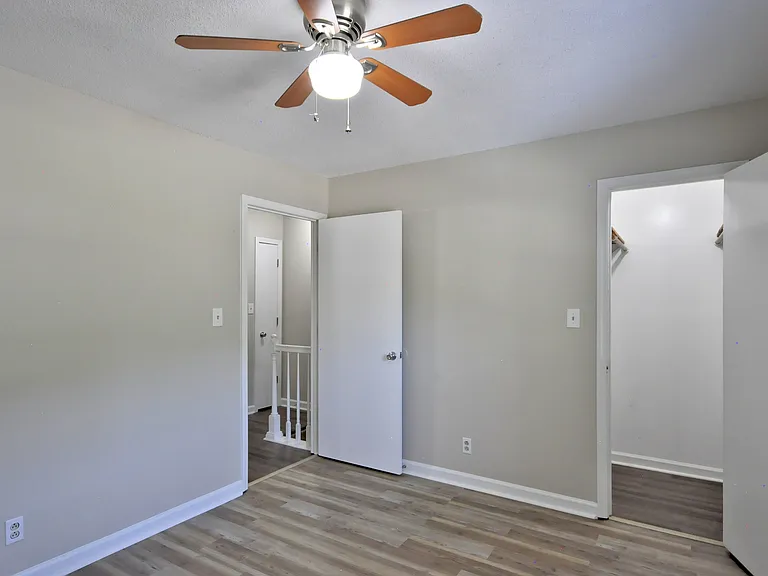 460 Martha Ln #C — Photo 16