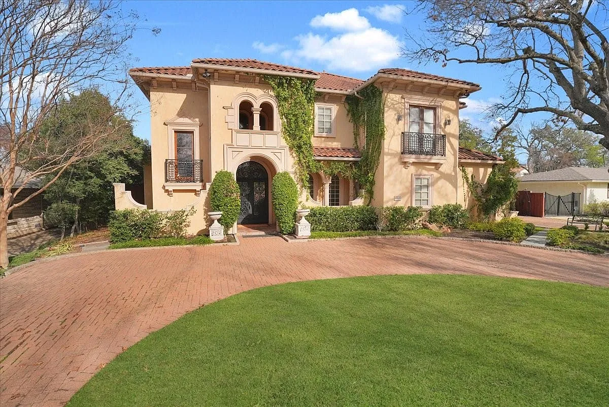 4 bed, 4.5 bath, 5593 sqft, $23,500 — Photo 1