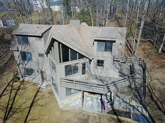 3rd image of 476 Old Oak Ln