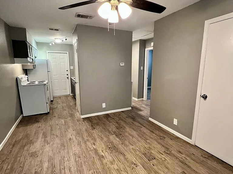 844 E Sunshine Dr #401 — Photo 4