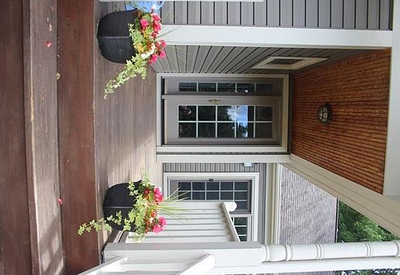 Entrance with nice front porch