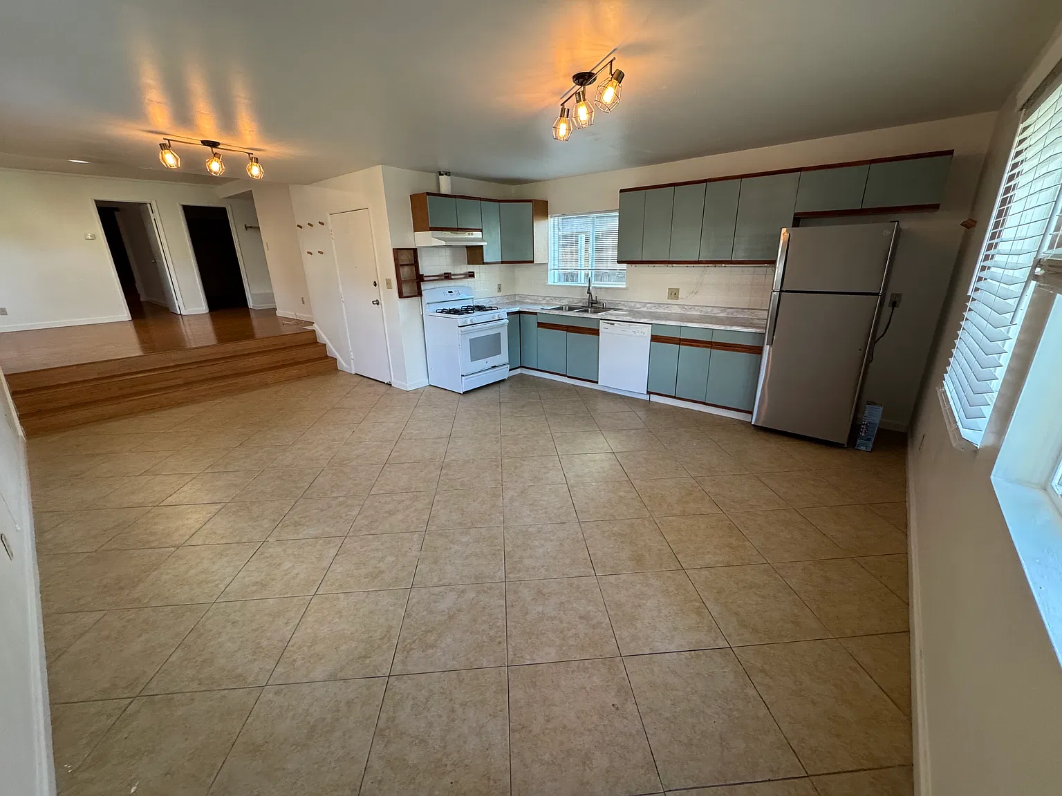 2 bed, 1100 sqft, $3,800 — Photo 1