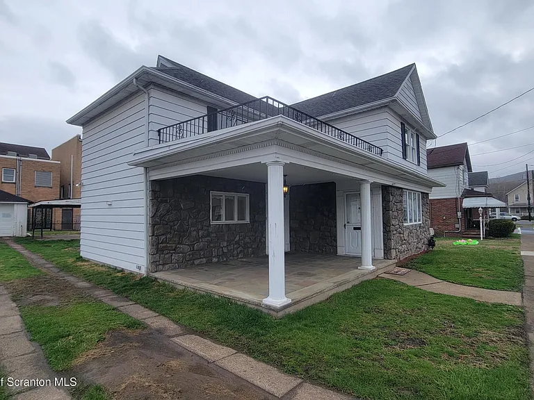 114 Dickson St — Photo 2