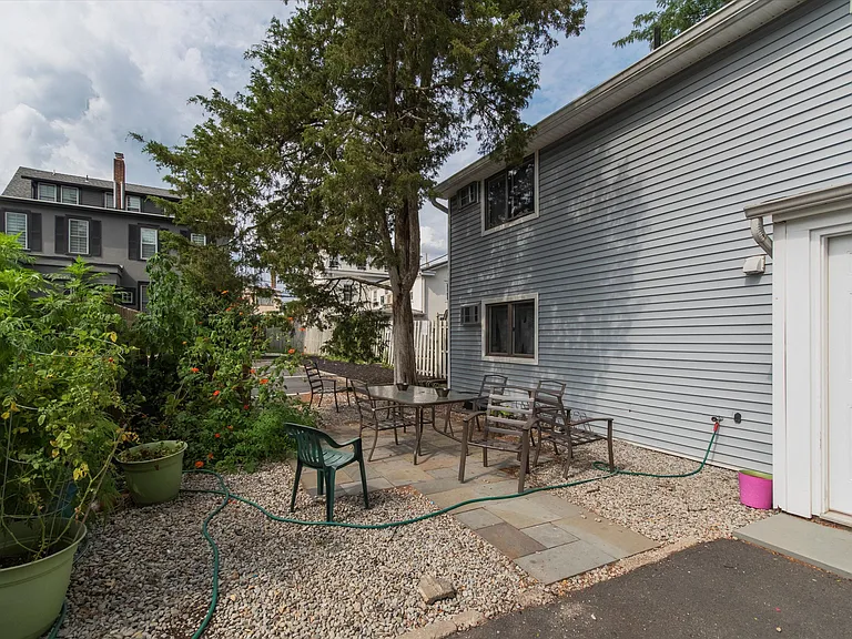 15 Peck Pl #1A — Photo 4