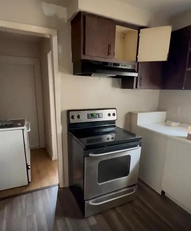3 bed, 1.0 bath, 880 sqft, $1,800 — Photo 2