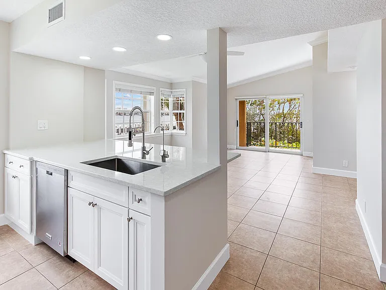 1060 Lake Shore Dr #201 — Photo 20