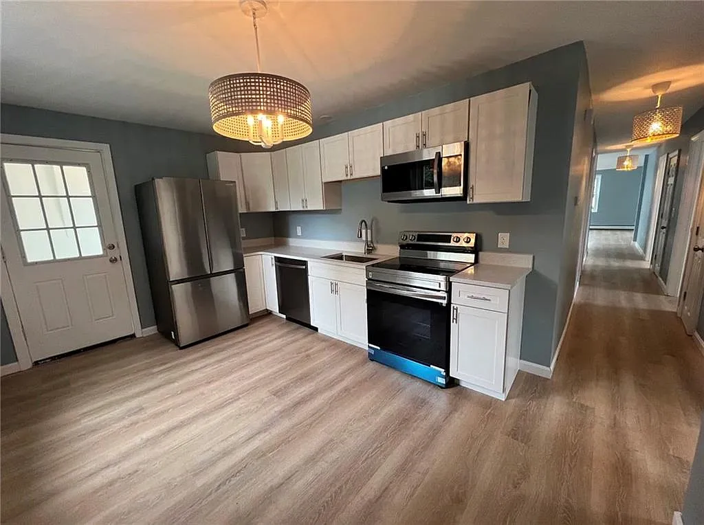 3 bed, 1358 sqft, $2,600 — Photo 4