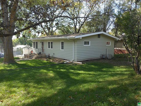 4th image of 3463 Maplewood St