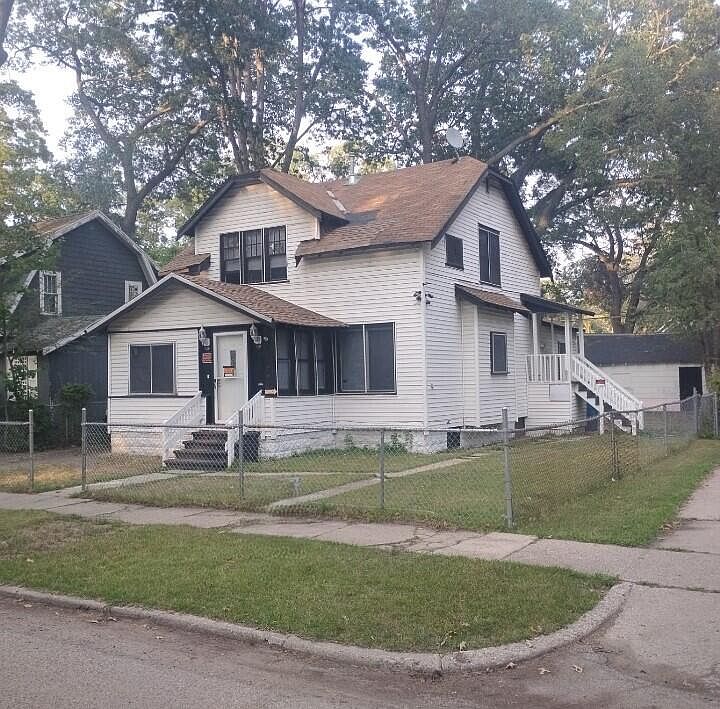 1st image of 2920 8th St