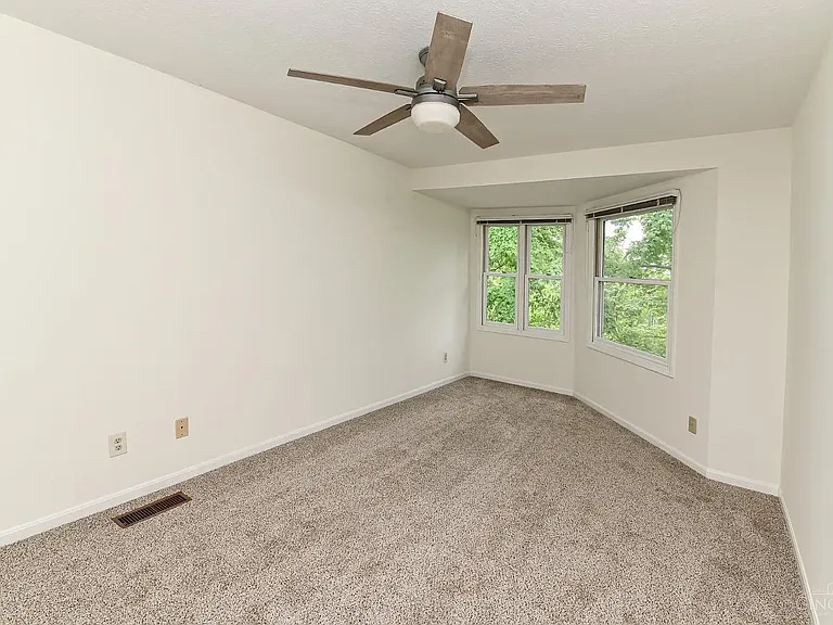 11528 Symmes Gate Ln — Photo 17