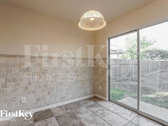 5th image of 10519 Marengo Ln