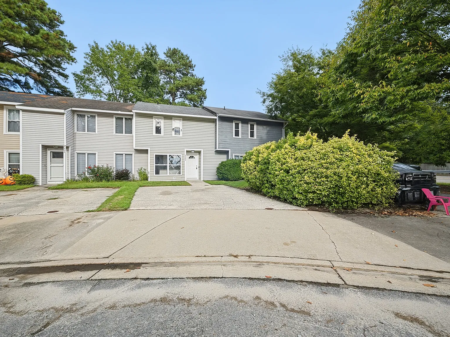 Charming Townhome In Western Branch — Photo 2