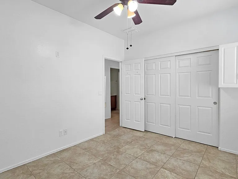 8012 S 70th Dr — Photo 26