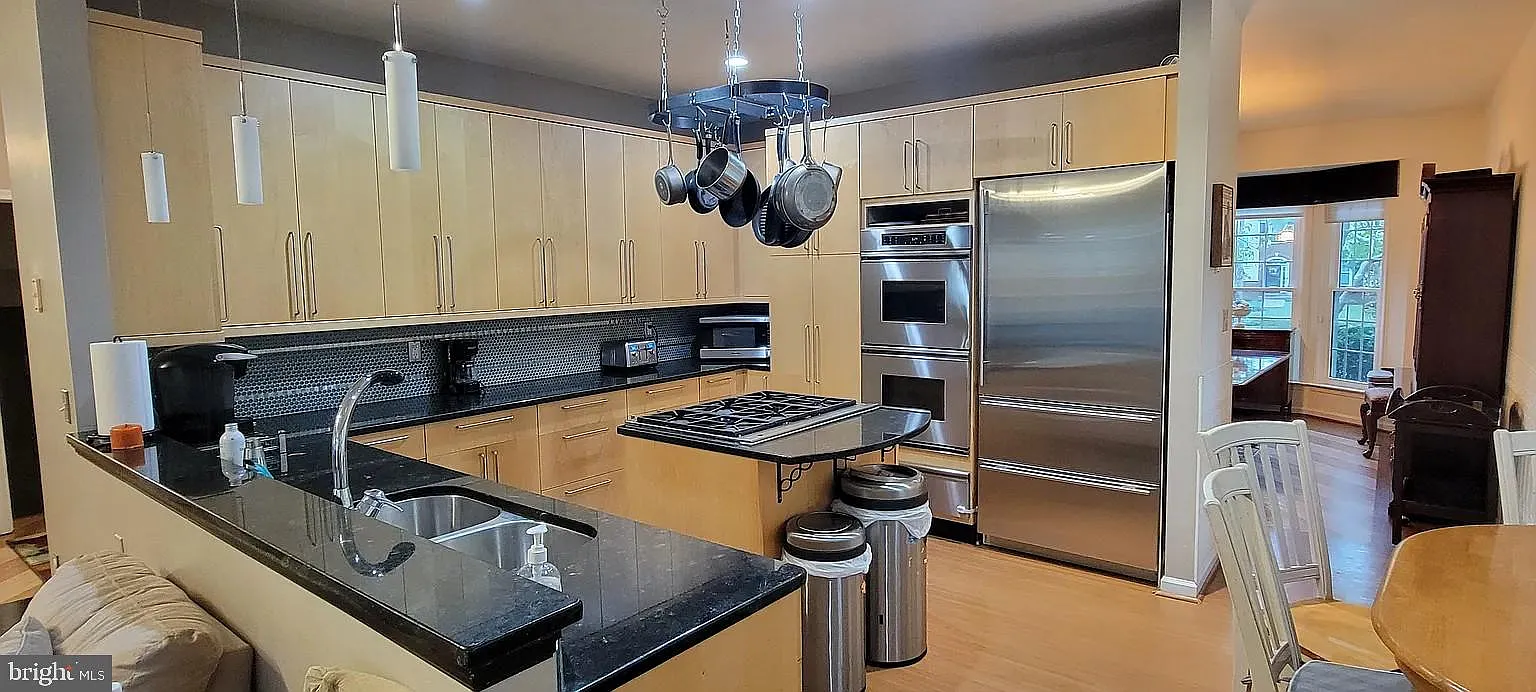 4 bed, 3.5 bath, 3686 sqft, $4,750 — Photo 4
