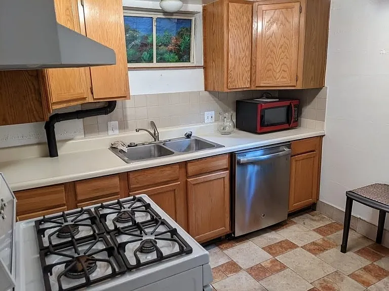 525 N Clayton St #B — Photo 6