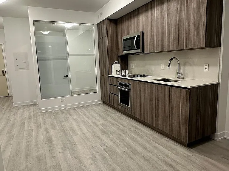 15 Richardson St #828 — Photo 10