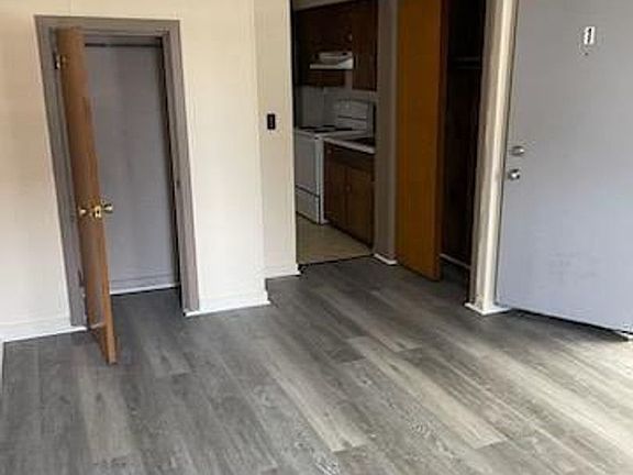 5th image of 523 Walnut St APT 1
