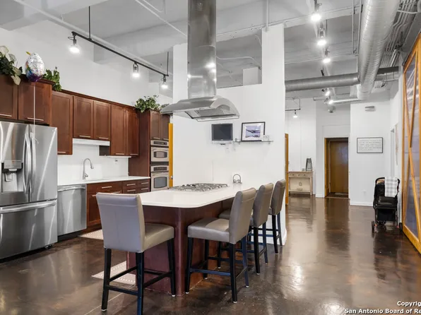 1339 S Flores #203, San Antonio, TX 78204