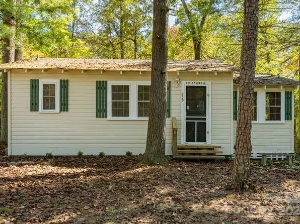 909 Ashley Ln, Hendersonville, NC 28791