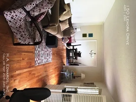 150 Lenora Dr — Photo 2