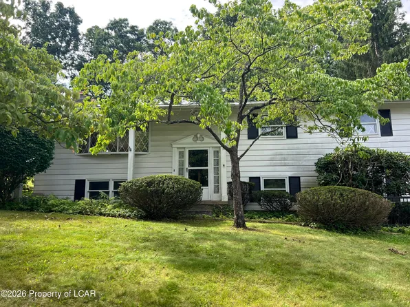 2 Kevin Dr, Mountain Top, PA 18707