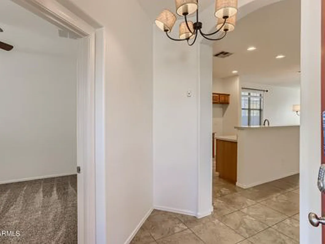 3 bed, 1353 sqft, $2,000 — Photo 4