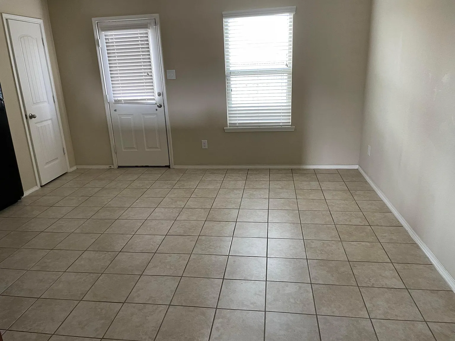 4 bed, 1645 sqft, $1,800 — Photo 3