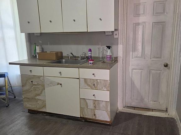 3rd image of 3109 N Hope St