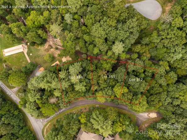 809 Mountain Ivy Lane 354 Park #352-353-355, Hendersonville, NC 28739