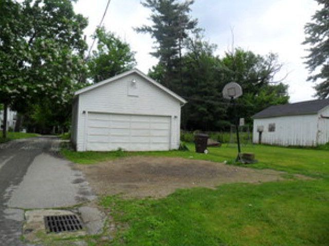 2nd image of 405 Henry St