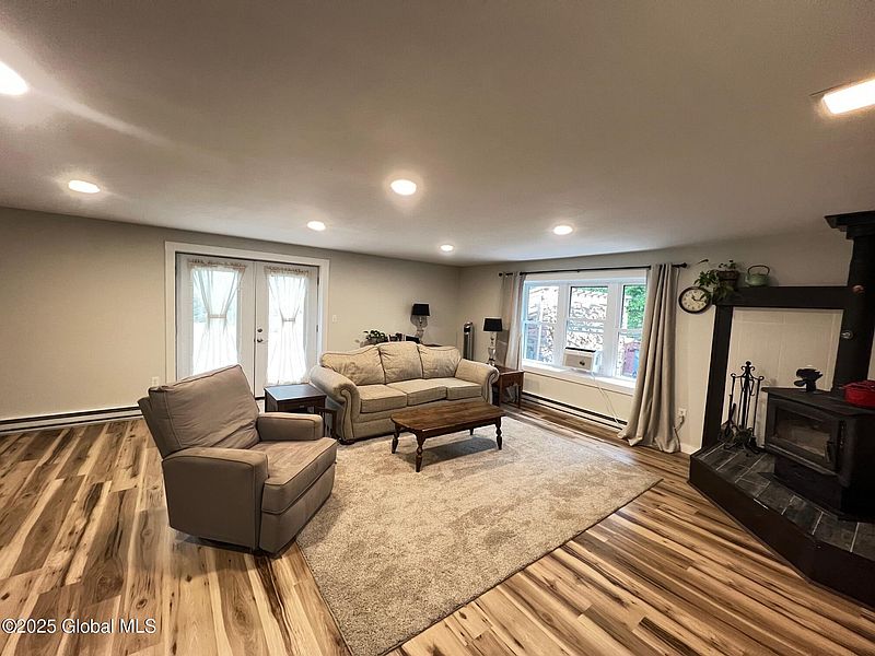 4th image of 431 Settles Hill Road