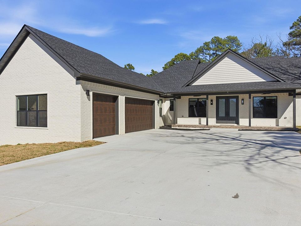 1st image of 154 Majestic Cir