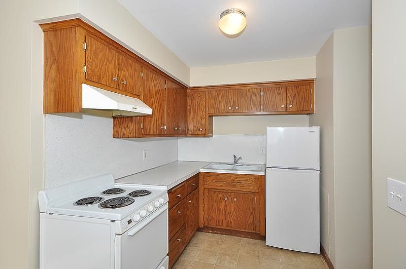 1st image of 20630 Hughes Ave W APT 6