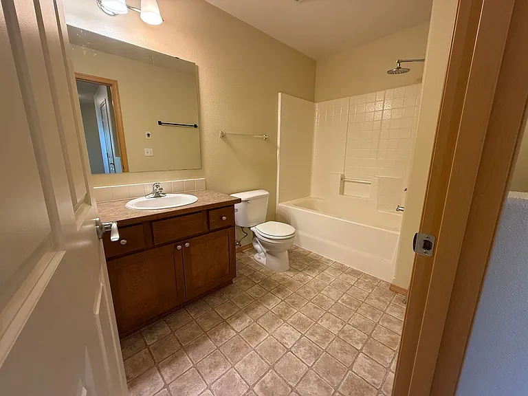 2050A Garry Oaks Ave — Photo 21
