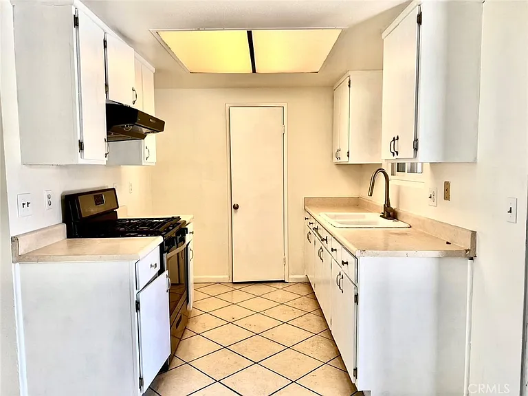 126 Lassen Pl #D — Photo 4