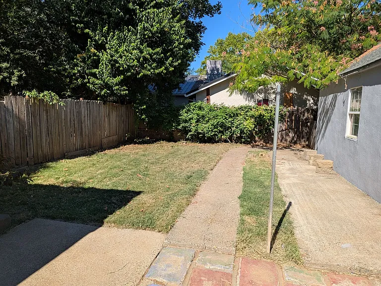 604 Loma St — Photo 4